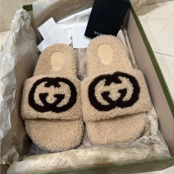 Gucci GG logo Merino Fur Slides Size 37 - Picture 1 of 7